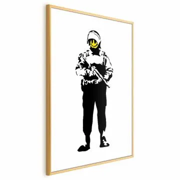 Plakat Uśmiechnięty policjant 60x90 cm z ramą złotą bez marginesu