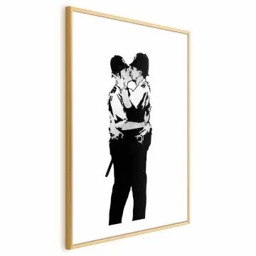 Plakat Kissing Coppers 60x90 cm z ramą złotą z marginesem